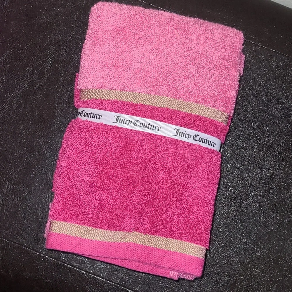 NWT Juicy Couture Pink & Gold Towel Set